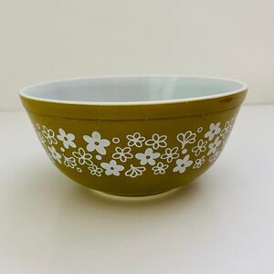PYREX Spring Blossom Green Crazy Daisy 403 Mixing Bowl 2.5 Qt.